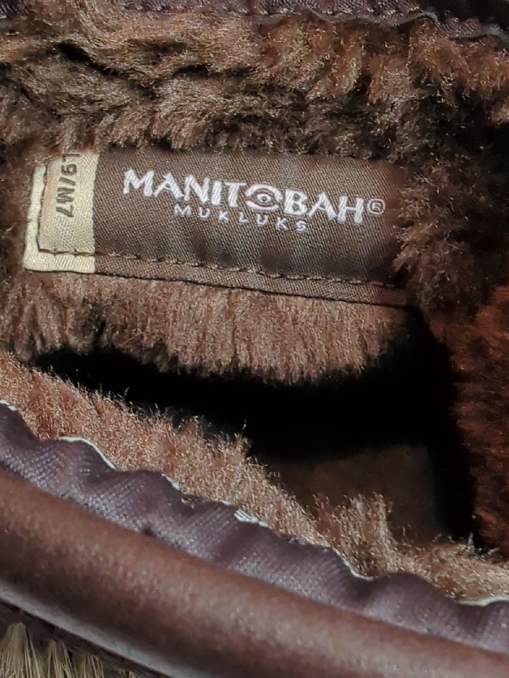 Manitobah Mukluks Size 9 - Picture 4 of 6